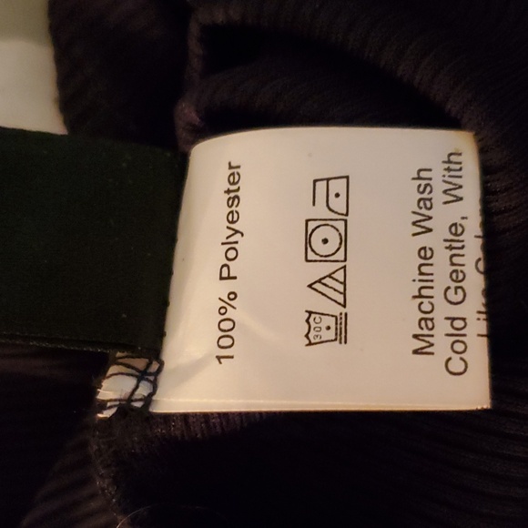 Black zippered blouse. - Picture 6 of 6